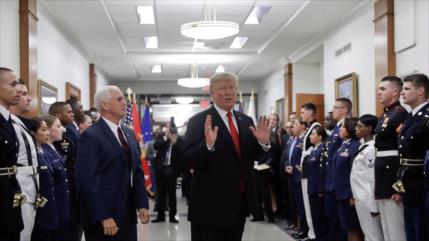 Pentágono retuitea ‘por error’ petición para dimisión de Trump