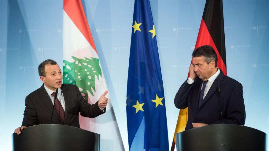 Los ministros de Exteriores de Alemania, Sigmar Gabriel (dcha.) y de El Líbano, Gebran Bassil, en una rueda de prensa conjunta en Berlín, 16 de noviembre de 2017.