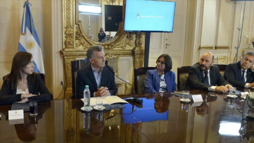 Mauricio Macri, presidente de Argentina, habla en una reunión con gobernadores provinciales en la Casa Rosada, 16 de noviembre de 2017.