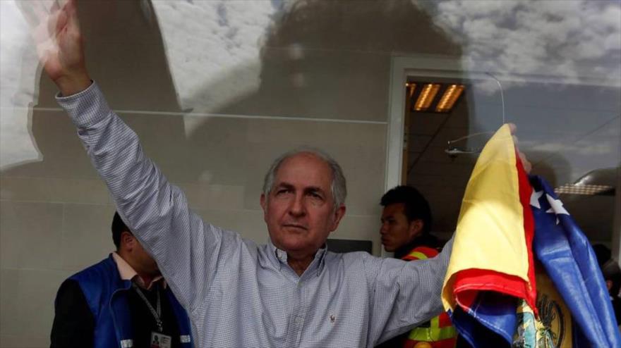 Exalcalde metropolitano de Caracas y opositor venezolano, Antonio Ledezma, a su llegada a Bogotá, capital de Colombia, 17 de noviembre de 2017.