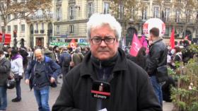 Manifestantes denuncian política antisocial de Emmanuel Macron