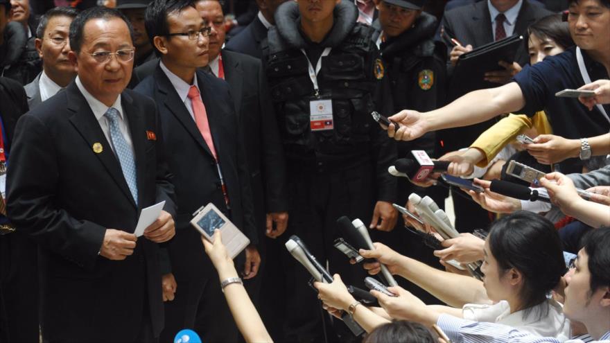 El canciller norcoreano, Ri Yong-ho, durante una rueda de prensa en Vientián, capital de Laos, 26 de julio de 2016.