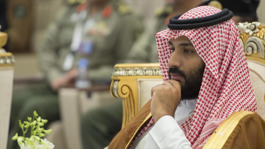 El príncipe heredero saudí, Mohamad bin Salman, asiste a un desfile militar en la Meca, 24 de agosto de 2017.