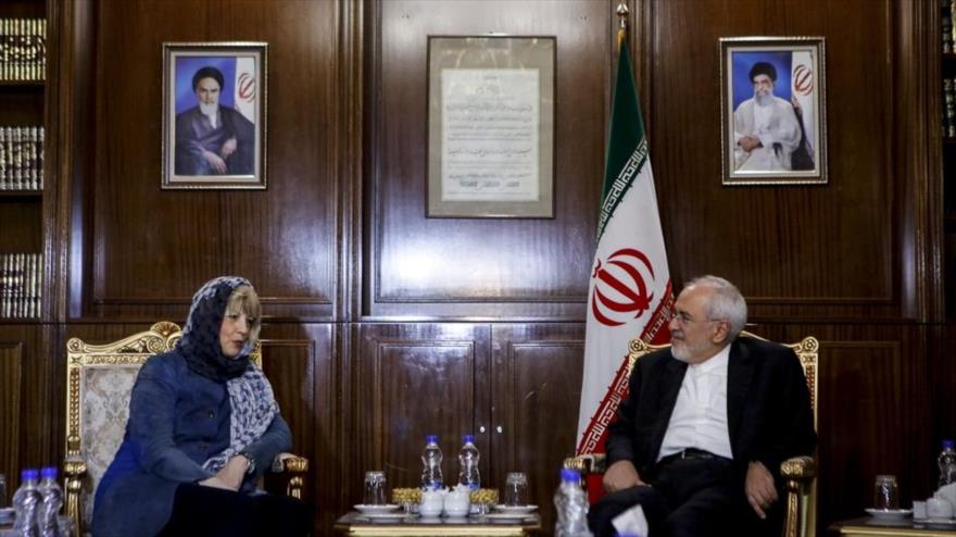 Helga Schmid, subjefa de la Política Exterior de la UE, y el canciller de Irán, Mohamad Yavad Zarif, se reúnen en Teherán, 20 de noveimbre de 2017.