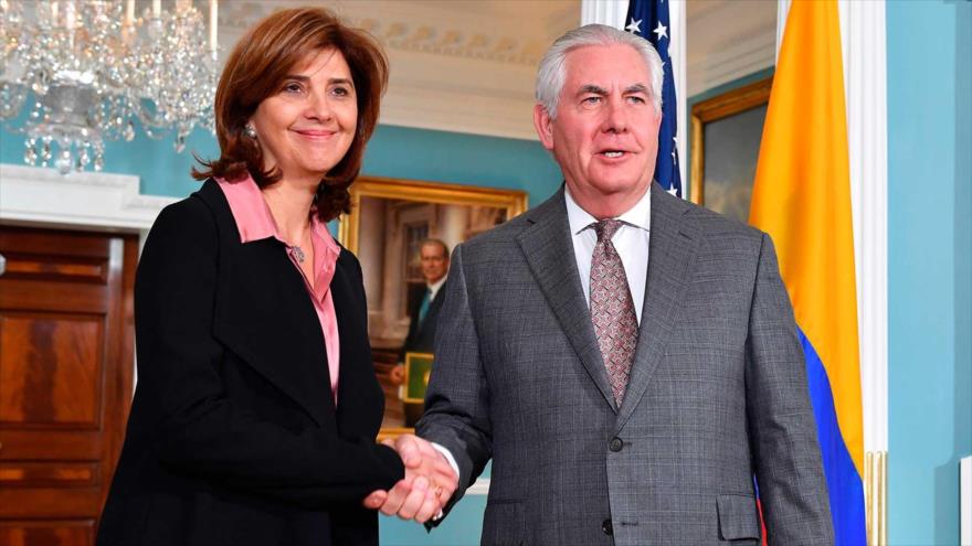María Ángela Holguín, canciller de Colombia, se reúne con su par estadounidense, Rex Tillerson, en Washington, 20 de noviembre de 2017.