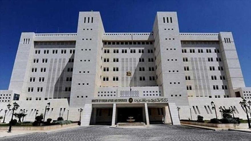 Fachada del edificio de la Cancillería siria en Damasco, la capital.