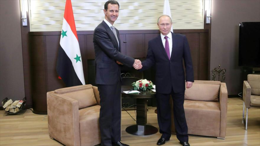 El presidente ruso, Vladirmir Putin (dcha.), recibe a su homólogo sirio, Bashar al-Asad, Sochi (Rusia), 20 de noviembre de 2017.