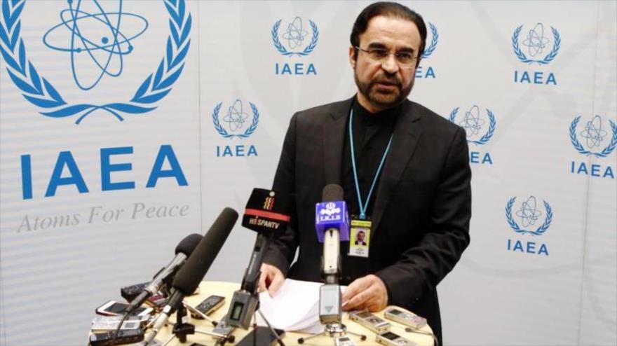 Reza Nayafi, el representante de Irán ante la Agencia Internacional de Energía Atómica (AIEA), en una rueda de prensa.