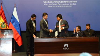 Bolivia y Rusia firman acuerdos para explotar megacampos de gas