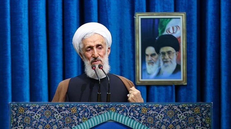 El hoyatolislam Kazem Sediqi durante el sermón del rezo del viernes en Teherán, capital de Irán, 24 de noviembre de 2017.