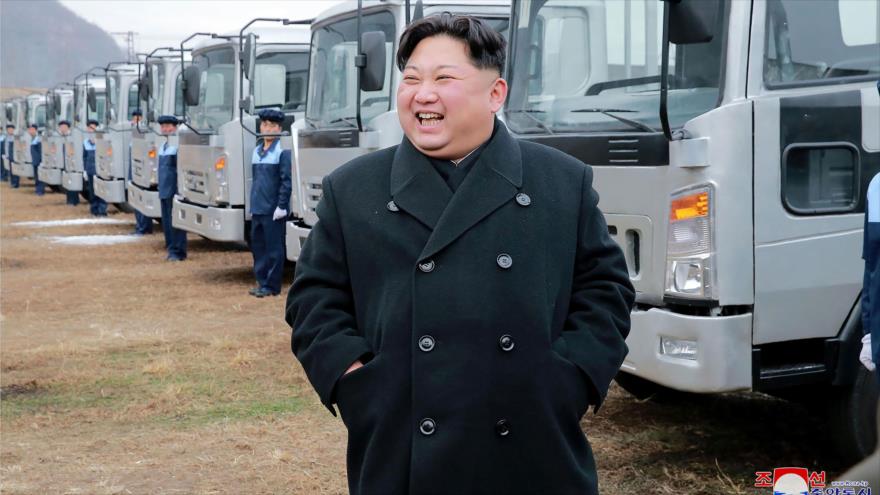 Foto publicada el 21 de noviembre de 2017 muestra al líder norcoreano, Kim Jong-un, en la provincia de Pyongan del Sur.