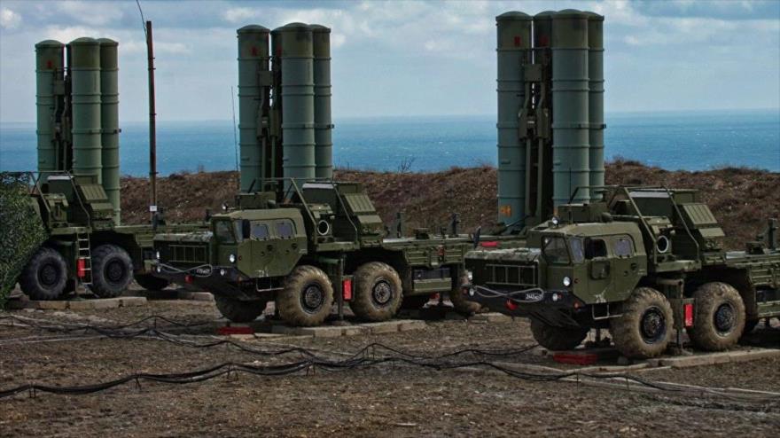 Sistema de defensa aéreo S-400 rusos.