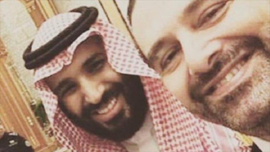 Un selfi del primer ministro libanés, Saad Hariri, junto al príncipe heredero de Arabia Saudí, Mohamad bin Salman.