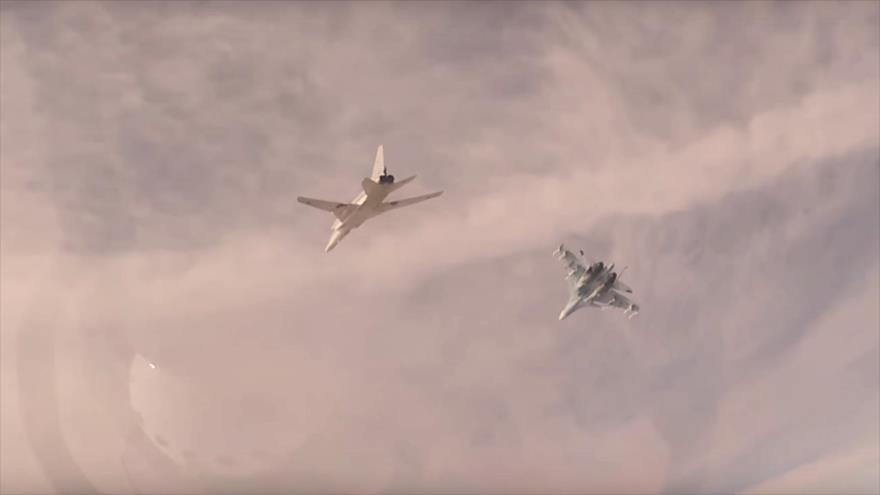 Bombarderos rusos destruyen centros de Daesh cerca del Éufrates 