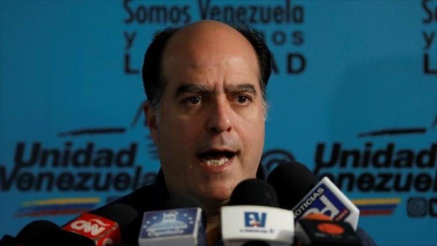El presidente de la Asamblea Nacional (AN) de Venezuela, el opositor Julio Borges, habla durante un acto oficial en Caracas (capital).