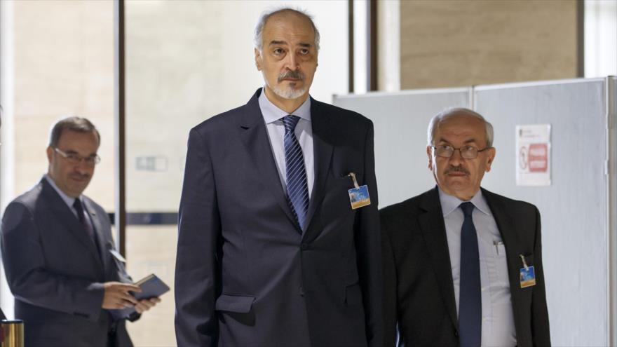 El jefe de la delegación de Damasco en los diálogos de paz, Bashar al-Yafari, asiste a la séptima ronda de diálogos en Ginebra, 10 de julio de 2017.