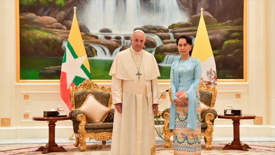 Papa evita mención directa a rohingyas en visita a Myanmar