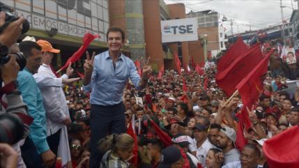 Nasralla denuncia ‘fraude’ y convoca a sus partidarios a marchar