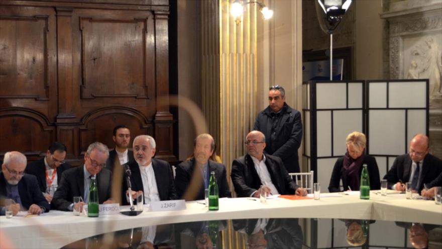 Mohamad Yavad Zarif, canciller de Irán, habla en una reunión con autoridades italianas en Roma, 30 de noviembre de 2017.