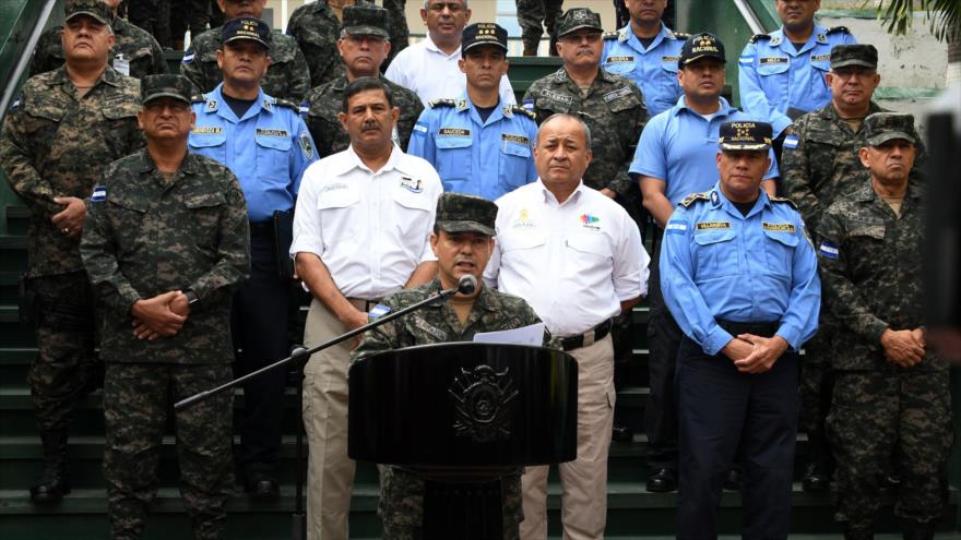 El portavoz de las Fuerzas Armadas, el coronel Jorge Cerrato, da un informe sobre la violencia en varias partes del país, 1 de diciembre de 2017.