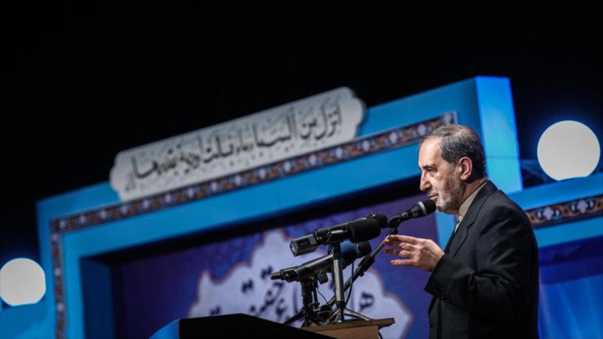 Ali Akbar Velayati, asesor del Líder iraní para Asuntos Internacionales, en un acto oficial en Teherán, 3 de diciembre de 2017.