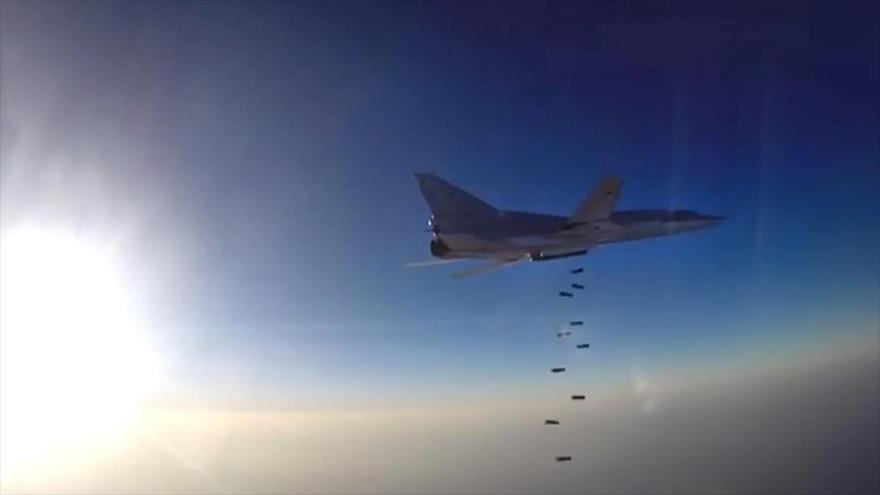 Un bombardero estratégico Tupolev Tu-22M3 realiza ataques contra terroristas en Siria, 16 de agosto de 2016.