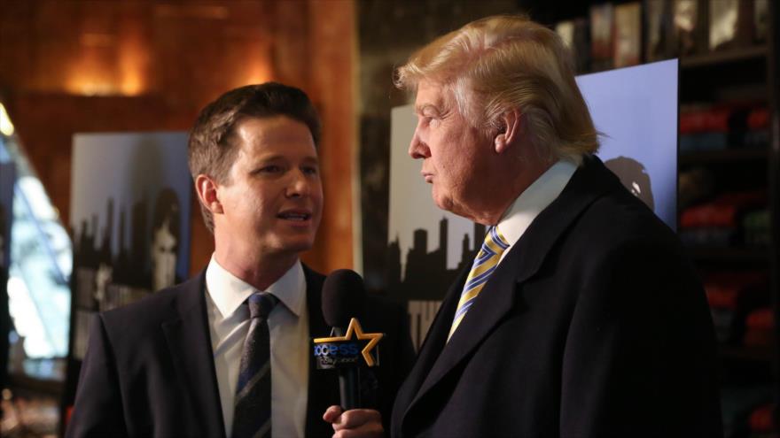 El actual presidente de EE.UU., Donald Trump, es entrevistado por Billy Bush, el exanimador de la cadena televisiva NBC en Nueva York, 19 de enero de 2015.
