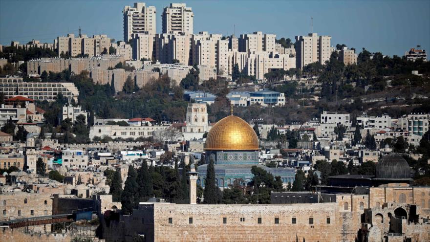 Una vista general de la ciudad de Al-Quds (Jerusalén) muestra la mezquita de la Cúpula de la Roca (Centro), 4 de diciembre de 2017.