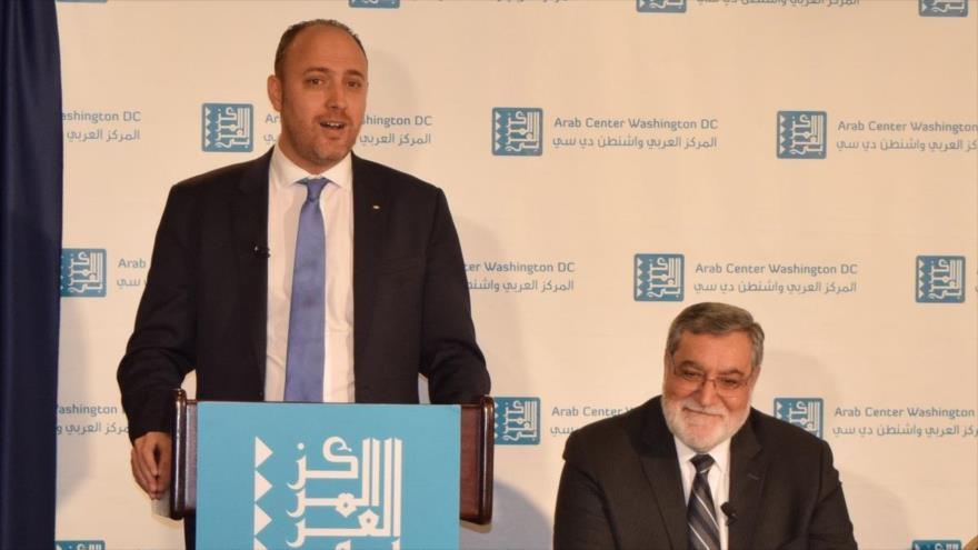 El representante de la Organización para la Liberación de Palestina (OLP) en Estados Unidos, Husam Zomlot, pronuncia discurso en una conferencia.