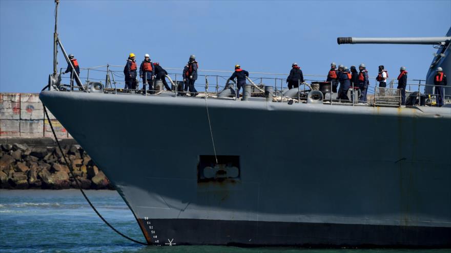 El destructor de la Armada argentina zarpa para buscar el submarino ARA San Juan en la costa atlántica al sur de Buenos Aires, 21 de noviembre de 2017.