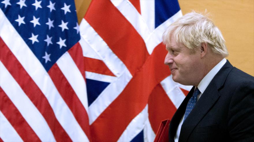 El ministro británico de Exteriores, Boris Johnson, llega a una reunión bilateral con el secretario de Estado de EE.UU. en Bruselas, 6 de diciembre de 2017.