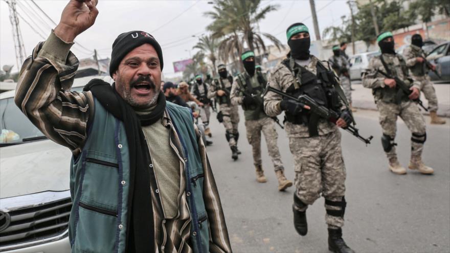 Integrantes de las Brigadas Ezzedin al-Qassam, el brazo armado de HAMAS, en un desfile en Gaza.