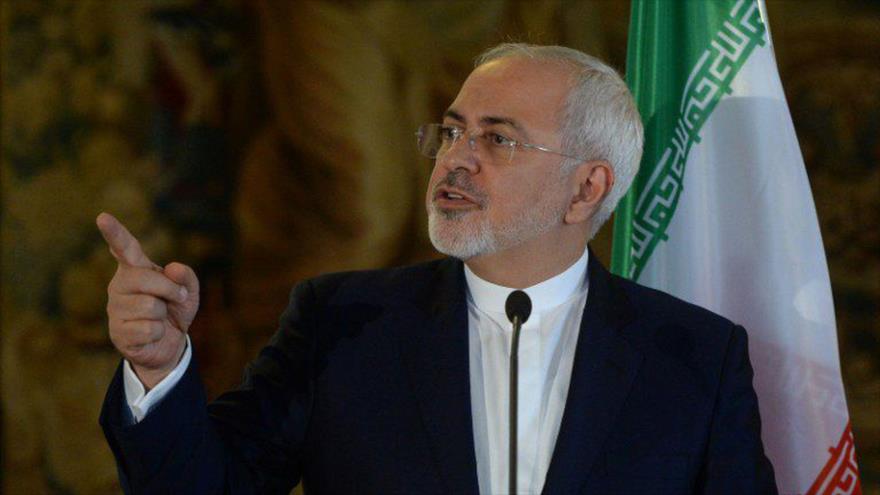 El canciller iraní, Mohamad Yavad Zarif, habla en una conferencia de prensa en Praga, República Checa, 11 de noviembre de 2016.