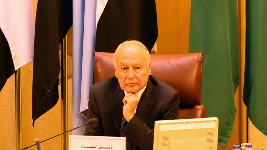 El secretario general de la Liga Árabe, Ahmed Abulgueit, preside la reunión del organismo en El Cairo, la capital egipcia, 9 de diciembre de 2017.