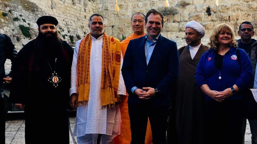 La delegación bahreiní que ha viajado a los territorios ocupados palestinos, 10 de diciembre de 2017.