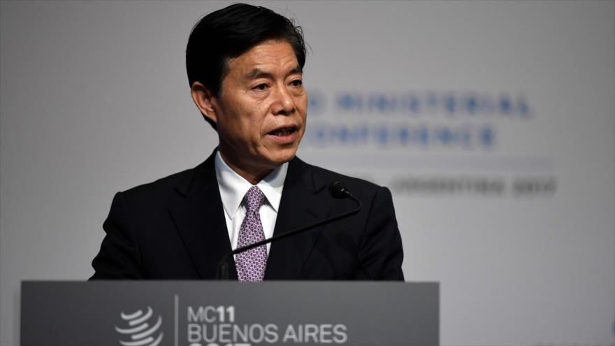 El ministro chino de Comercio, Zhong Shan, ofrece discurso ante la XI la Conferencia Ministerial de la OMC, Argentina, 11 de diciembre de 2017.