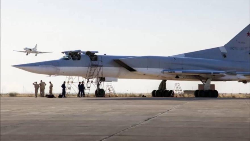 Bombardero ruso Tu-22M3 en la base aérea Hmeimim, en el oeste de Siria.
