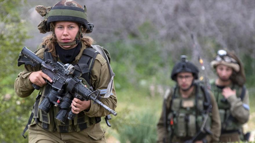 Soldados israelíes participan en un último entrenamiento antes de ser asignados a sus puestos, 28 de febrero de 2017.
