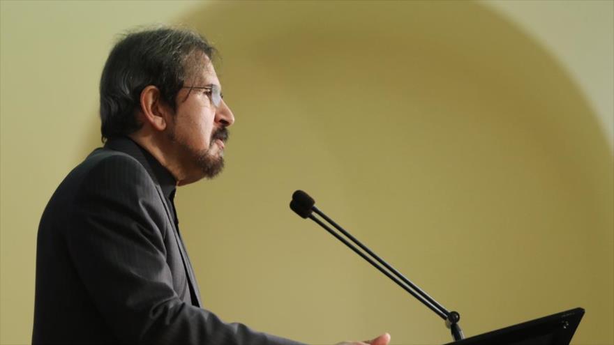El portavoz del Ministerio de Asuntos Exteriores de Irán, Bahram Qasemi, durante una rueda de prensa en Teherán, 13 de diciembre de 2017.