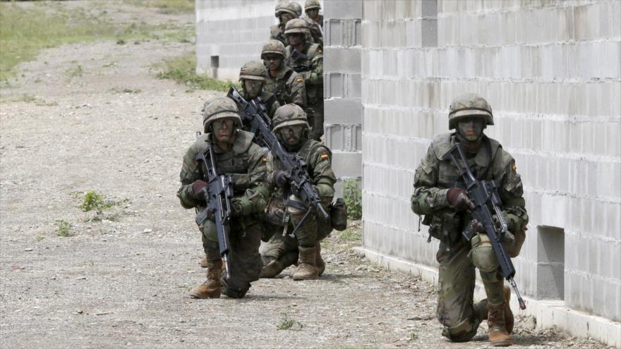 Integrantes del Ejército de Tierra de España en la base militar de Sant Climent, en Cataluña.