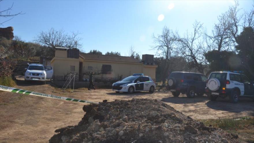 La casa de campo en la que ocurrió el tiroteo en la provincia de Teruel, en España, vigilada por la Guardia Civil, 14 de diciembre de 2017.