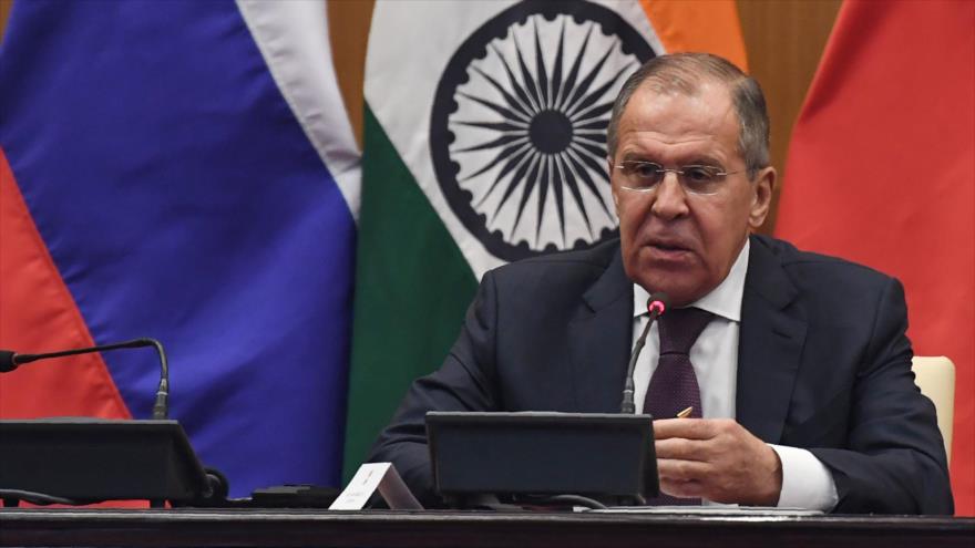 El canciller de Rusia, Serguéi Lavrov, habla durante una rueda de prensa en Nueva Delhi, capital de La India, 11 de diciembre de 2017.