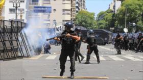 Gendarmería argentina reprime otra protesta en contra de reformas