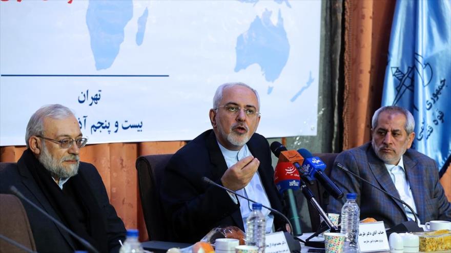 Zarif: EEUU acusa a Irán mostrando una mera pieza de hierro