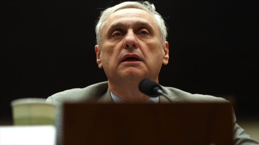 El juez federal de EE.UU. Alex Kozinski testifica durante una audiencia en Washington, 16 de marzo de 2017.