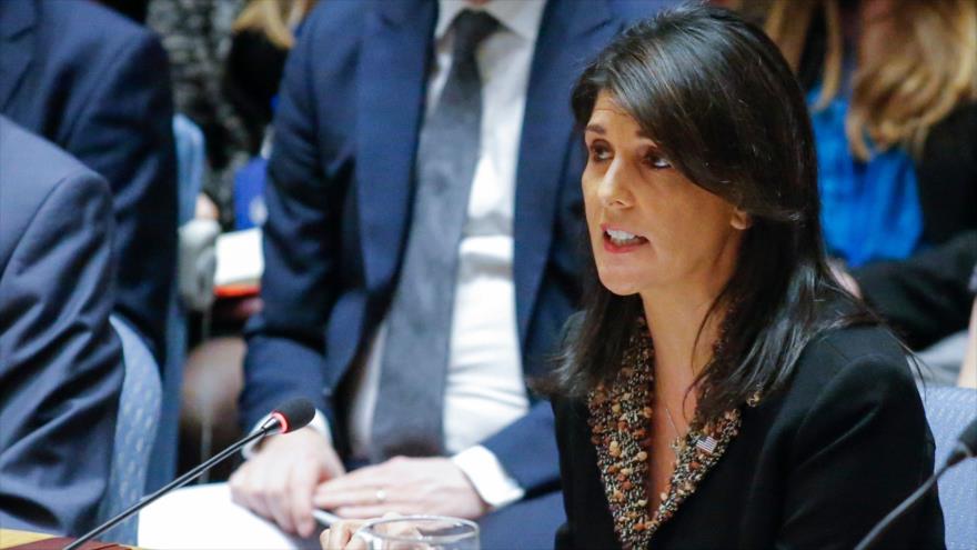 La embajadora estadounidense ante la ONU, Nikki Haley, habla en una sesión del Consejo de Seguridad, 18 de diciembre de 2017.
