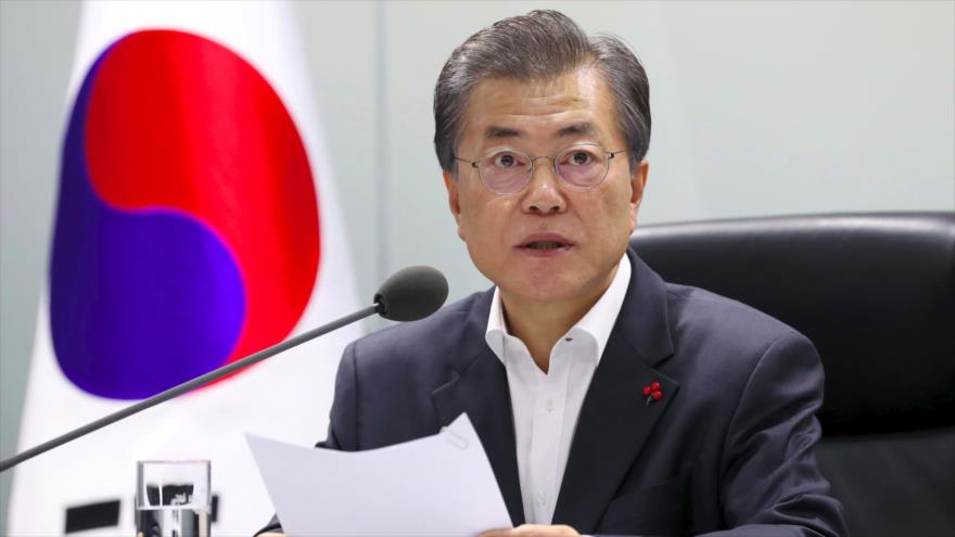 El presidente de Corea del Sur, Moon Jae-in, en una reunión con miembros del Consejo de Seguridad Nacional, 29 de noviembre de 2017.
