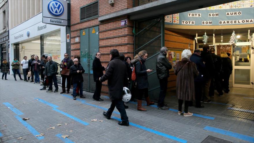 Abren colegios electorales en Cataluña