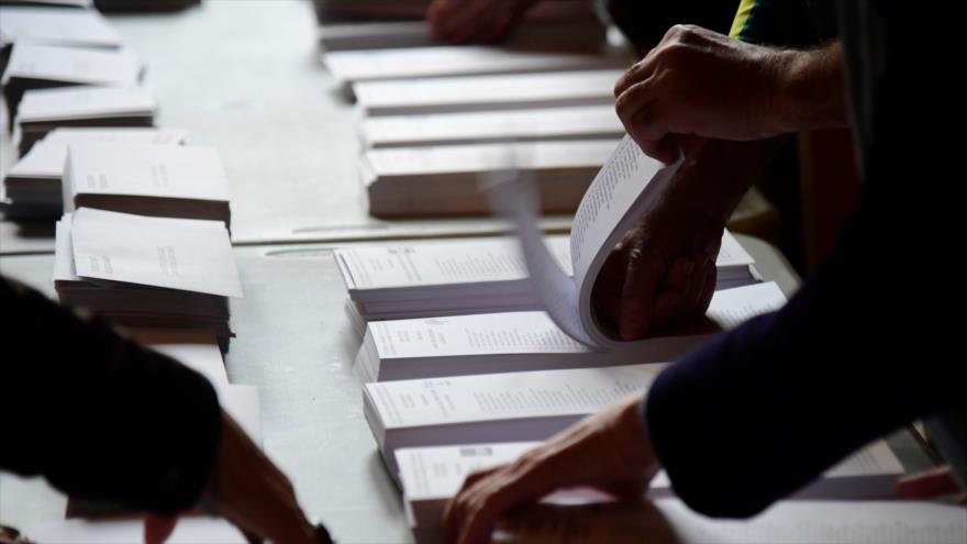 Papeletas de las elecciones autonómicas de Cataluña en la Universidad de Barcelona, 21 de diciembre de 2017.