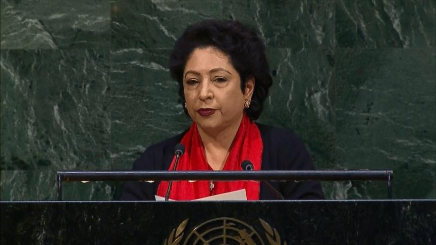 La embajadora de Paquistán en la ONU, Maleeha Lodhi, habla en una sesión de la Asamblea General de la ONU, 21 de diciembre de 2017.